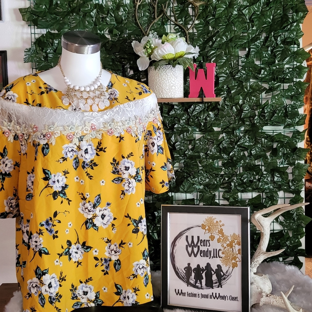Plus Floral Top